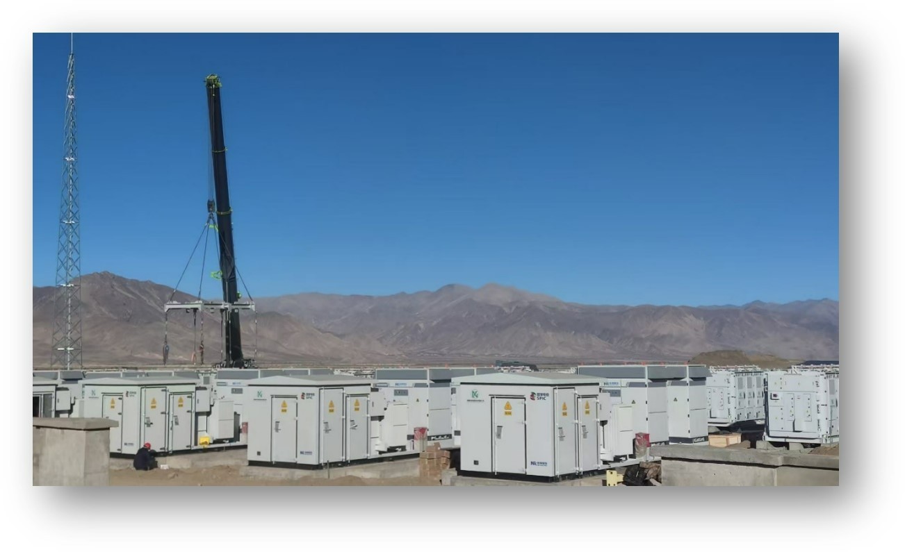 Distribution and storage 18MW/72MWh of SDIC's 90MW photovoltaic desertification control project in Sangzhuzi District, Xizang